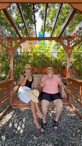 ¡¡Nos fuimos a gozar pa' Cabo Rojo!! Aprovechamos para ir llenando el Pasaporte a la Aventura de Voy Turisteando. Visitamos lugares espectaculares como Combate Beach Resort, Hacienda Verde Tahití, paseamos por áreas naturales y no nos podíamos ir sin dar una bailadita en el Poblado de Boquerón. ¡Abuela se lo gozó todo! 🥳 | Lo Nuevo de Abuela