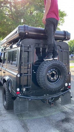 Top FAQ - are there screens and shades? Yes! Side windows have a fixed screen and magnetic shade, back wall has zippered combo. #camping #overlanding #fourseason #allweather #offgrid #defender110 #landroverdefender #landrover