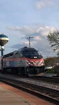 Metra 422 MP36 coming in to lake villa with a horn show on the north central service NCS train 113