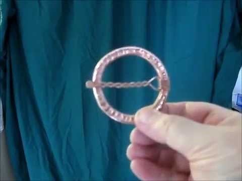 How to use a scarf clip