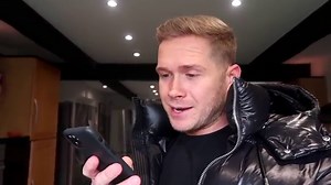 Un padre convierte su casa en una enorme piscina de bolas para que sus hijas no se aburran durante el confinamiento