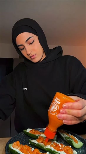 𝐑𝐮𝐪𝐚𝐲𝐲𝐚 on Instagram: "260 kcal&40 g Eiweiß - perfekt für die Diät💯 Easy, schnell und du brauchst nur 4 Zutaten!! Für mehr schnelle High Protein Rezepte -> Schau dir gern meine 2 Rezeptbücher an, Link in der Bio ↗️ #healthyrecipes #healthyfood #cleanfood"