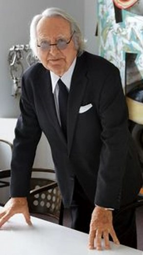 Richard Meier (1934- ) es uno de los arquitectos más destacados del siglo XX, conocido por su interpretación rigurosa del modernismo y su enfoque minimalista. Su obra está marcada por un compromiso inquebrantable con los principios del racionalismo arquitectónico, una profunda exploración de la luz natural y un uso predominante del color blanco. Este ensayo explora la obra de Meier, sus principios de diseño, y cómo su enfoque ha influido en la arquitectura contemporánea. | 3Design Arquitectura