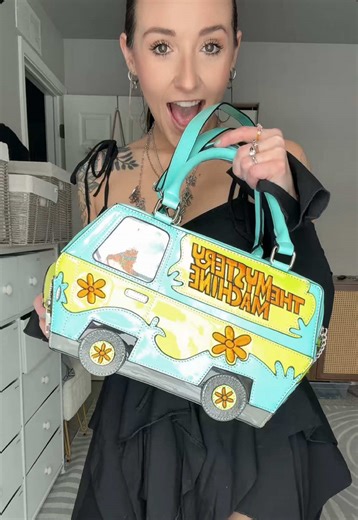 mystery machine purse! #scoobydoo #mysterymachine #purses #pursetok #scoobydoomovie
