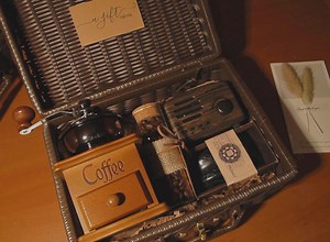 Retro Coffee Lover Gift in Rattan Case Keepsake Box, Coffee Grinder, Unique Gift for Him, Gift for Her, Appreciation Gift, Corporate Gift - Etsy