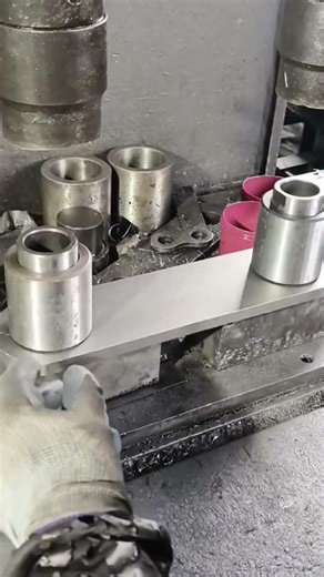 How Hydraulic Press Shapes Metal Parts #ManufacturingProcess #MetalIndustry #HeavyMachine