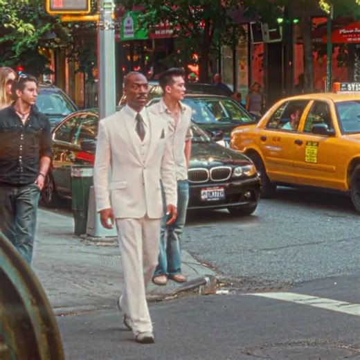 Hilarious Robot Arrival Scenes in Movies