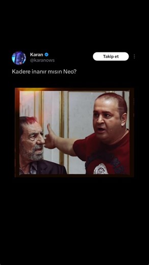 DailyTweet on Instagram: "İlk bakışta biri felsefi bilim kurgu, diğeri absürt komedi. Ama sinematolojik çekirdekte şaşırtıcı paralellikler var. Matrix’te Neo, kurulu bir sistemin içindeki “yan karakter” iken gerçeği fark eder. Kolpaçino’da Özgür de benzer şekilde suç, para ve erkeklik mitleriyle örülü yapay bir düzenin içinde savrulur. İki filmde de ana tema: kontrol illüzyonu. Matrix bunu yeşil tonlar, ağır çekim ve simetrik kadrajlarla kurarken; Kolpaçino el kamerası hissi, kaotik mizansen ve