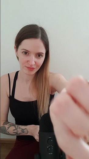 ASMR short tingle rest - leggings scratching + tapping with hand and mouth sounds
