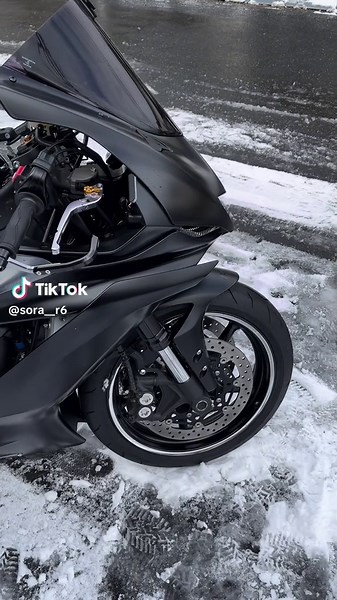 Exploring the Yamaha R6 in Winter Conditions