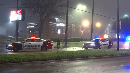 Robbery suspect shot in gunfire exchange with Dallas officers, police say
