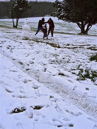 Please over look my snorting and my laughing😂 It's so embarrassing but I couldn't help it.. I have several of these videos of my son & his fiancee and of course Turkey y'all ❤️