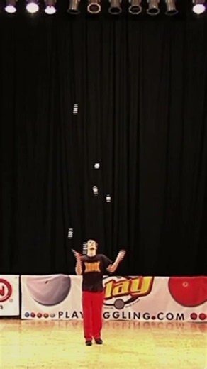 Some impressive 7 ball juggling by Toby Walker!