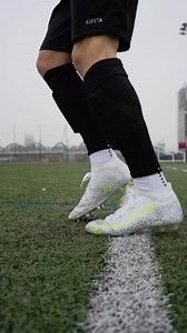 Let’s see the new Antoine Griezmann shoes a little bit closer 👀 The CLR elite is already available in stores and on Decathlon.com 😉 Will you get a pair ? #griezmann #football #decathlon #kipsta #readytoplay | Decathlon - Football