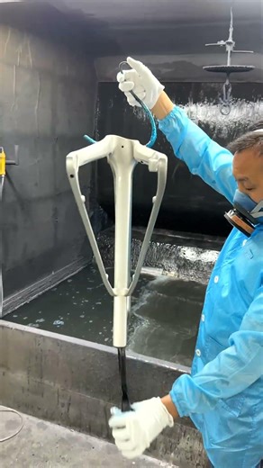 GRAROカーボンフレーム塗装工程｜透明カラーPT7528Cペイント