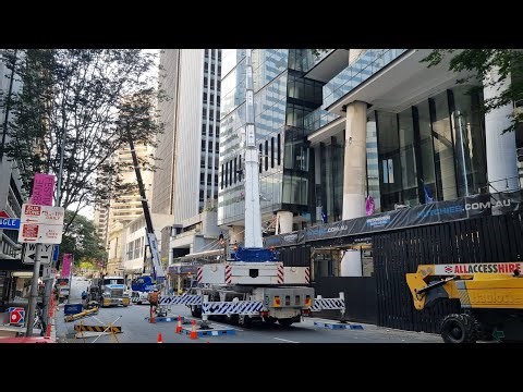 @ 360 Queens's St Show Stopper !,The Instolation Of The Awning..! Behold