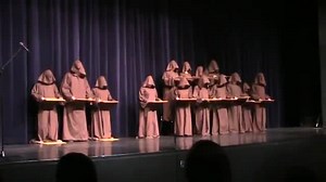 7.3M views · 53 reactions | Dado que los monjes silenciosos no pueden cantar (ni hablar!), este coro tiene que ser un poco creativo cuando se trata de dar un espectáculo. Seguro te sacará una sonrisa cuando ves lo que hacen. | TelePais Honduras | Facebook