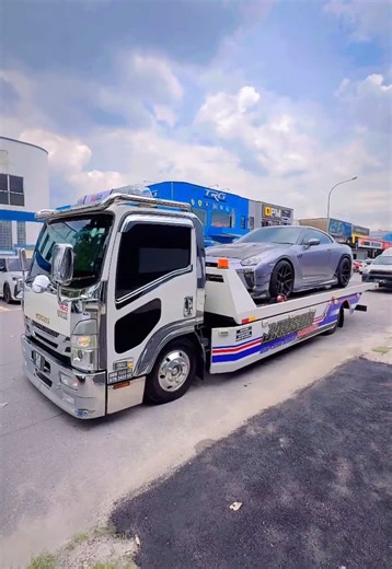 24-Hour Towing and Carrier Service for Car Accidents