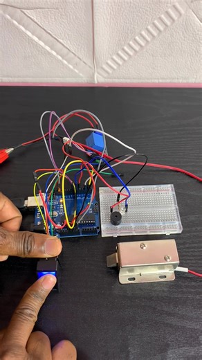 2.6K views · 21 reactions | Contrôle d’accès par empreinte digitale avec serrure à solénoïde et alertes LED – DIY#Arduino #ESP32 #ProjetDIY #Électronique #Domotique | Méchant Circuit | Facebook