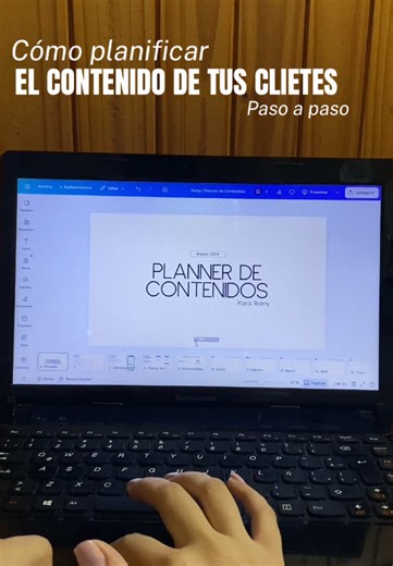 Paso a paso completo de cómo usar este planner de contenidos para armar la estrategia de tus clientes como Community Manager o Social Media Manager. Es una plantilla editable de Canva, creada para que puedas definir los objetivos mensuales, estructurar los pilares de contenido y organizar tu estrategia en un calendario de contenidos claro y profesional. #marketingdigital #calendariodecontenido #plantillacanva #emprendimientodigital #estrategiadecontenido