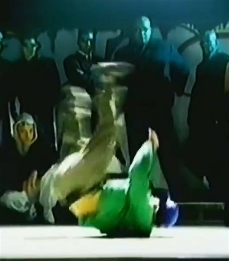 January 2, 2001: 25 years ago today, Blaze released “My Beat” featuring Palmer Brown on our dance label Tommy Boy Silver. 🎧: http://tommyboyrecords.lnk.to/Blaze_MyBeat #tommyboyrecords #tommyboysilver #dance #musicvideo #edm