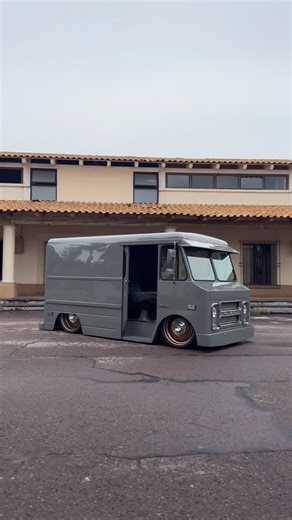 Street Trucks on Instagram: "Love to see an old school work truck, still putting in work 😤 @el_centavo_4life with his wicked bagged box truck 🤘🏼🔥 #streettrucks #droppedtrucks #truckinaround #singlecab #baggedtrucks #chevy #c10 #baggedlife #boxtruck"