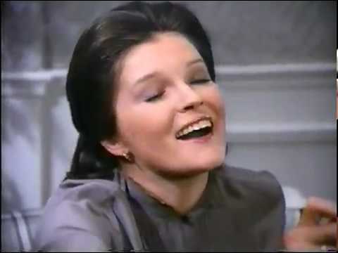 Kate Loves a Mystery 1x01 Word Games