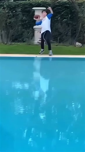 Touchdown 🏈 2025 F250 Platinum Another fully color matched baddie leaving the shop with all the goods! @air_lift_performance @carlisuspension @plainansimple1 @qc_coatings @genyhitch @jtxforged @furytires @boltlock #alloutoffroadperformance #alloutoffroad #alumiduty #carlisuspension #jtxforged #furytires #26x12 #26s #ford #f250 #f250platinum #diesel #lifted | All Out Offroad Performance