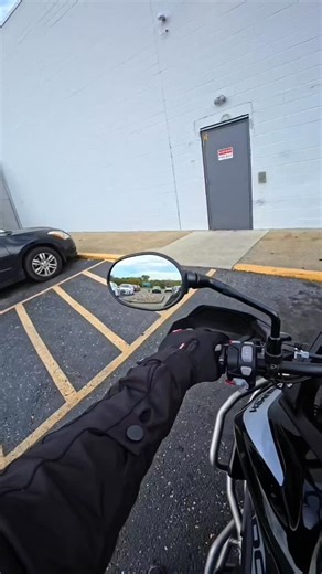 🏍 justride_moto 🏍 on Instagram: "Effectively maneuvering a motorcycle in a parking lot necessitates proficient control utilization. 🏍️🅿️ #Motorcycle #Parking #Control"