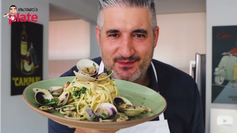 How to Make PASTA Alle VONGOLE Like an Italian