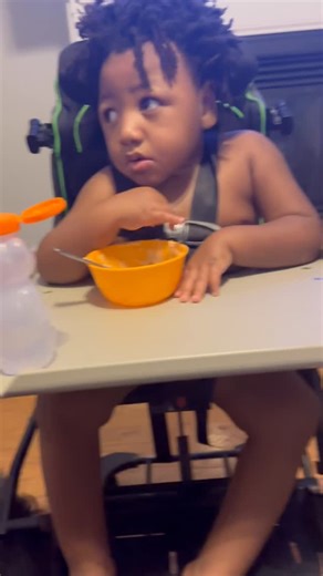 Jennifer Heywood on Instagram: "Throwback trying to teach Seven to eat with a spoon..🤭 I can report very to little progress have been made .. 🙃 #gracetograce"