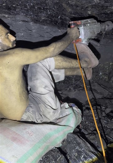 Exploring Underground Mining Techniques in Minecraft