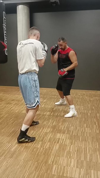 B🥊O🥊x🥊I🥊N🥊G #boxing #boxinglife #boxeo #boxingtraining #boxingworkout #boxinggym #boxinggloves #boxingpads #boxingtraining #coach #coachingsportif #happycoach #sportlich #boxer #boxingtechniques #boxingdrills #boxingpadsworkout #exercise #padtraining #chillout #drills #fy