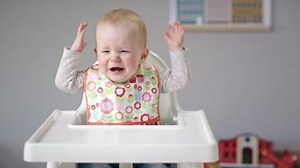 Jede Mutter weiß, wenn die Kinder hungrig sind, sollte das Essen so schnell wie möglich auf dem Tisch stehen! Erfahre mehr über den praktischen und leistungsstarken Power Plus Artisan Blender: http://bit.ly/2fV4xSN #KitchenAidStories | KitchenAid