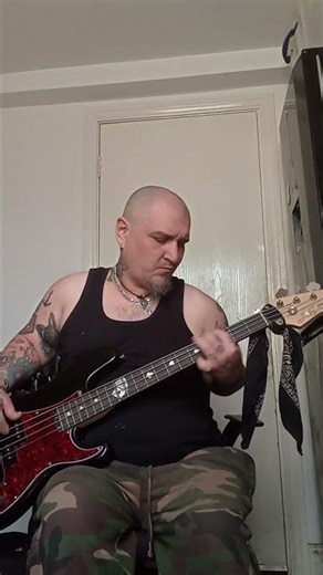 2pac - Hit Em up bass cover 🎧