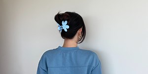 I Swear By This Viral Claw-Clip Hack For Layered Hair