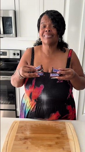 Easy Snicker Salad Recipe: A Sweet Treat You'll Love!#snickersalad #dessertrecipe