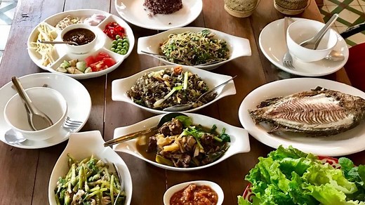 A taste of Laotian cuisine in Vientiane