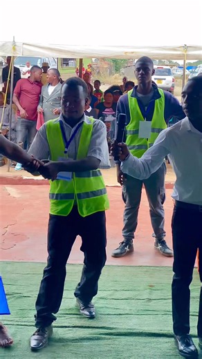 Hatirwi nenyama neropa Ephesians 6:12 For we do not wrestle against flesh and blood, but against principalities, against powers, against the rulers of the darkness of this age, against spiritual [hosts] of wickedness in the heavenly [places.] Neimwe nguva unozvibvunza kuti sei zvinhu zvisiri kufamba zvakanaka mukurarama, nerimwe divi zvine mweya inenge ichitungamira mukati. Kunamata kunokupa chiedza munezvose zvaungaita mukurarama. Nyaya dzako kuti dzigadzirisike zvinotoda kurwa mumweya kuti pan