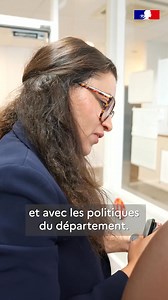 #SurLeTerrain | Le service pénitentiaire d'insertion et de probation : acteur de l’exécution des peines et de la réinsertion. " C'est un véritable engagement pour le service public. Une conviction profonde que l’être humain est capable de changement. " Témoignage d'une directrice pénitentiaire d’insertion et de probation (DPIP). Le SPIP accompagne les personnes condamnées ou en attente de jugement. Sa mission ? S’assurer que les obligations fixées par le juge sont respectées et travailler à la r