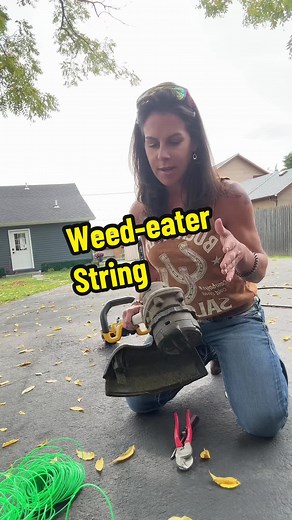 Changing the string on my dewalt weed eater #dewalt #trimmerstring #singlemom #diy