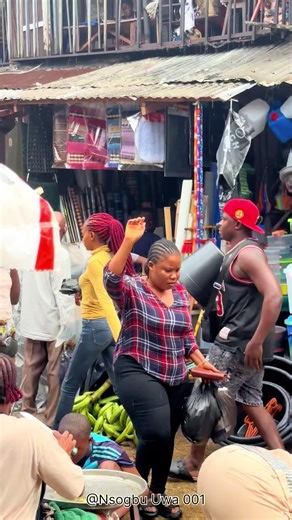 She was confused totally 😂😂#viral #fyp #trendingsound #fypviralシ #tik_tok @Kelvin Comics @₱ɆⱠⱠɆⱤ @Sabinus1 @𝕎𝕀ℤ𝔹𝕃𝕌ℝ