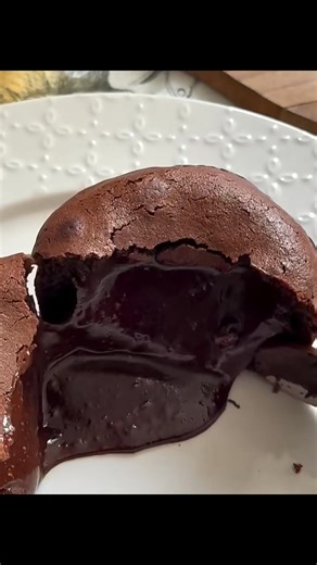 2.2K views · 1.6K reactions | Chocolate Burst Cake 襤 I'm so obsessed with this drippy chocolate  #chocolatecake #chocolateburstcake #facebookfood | Chae Won | Facebook