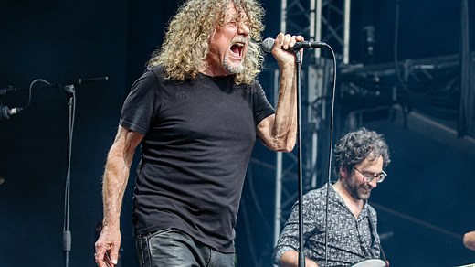 Watch Robert Plant Sing 'Immigrant Song' for First Time Since 1996