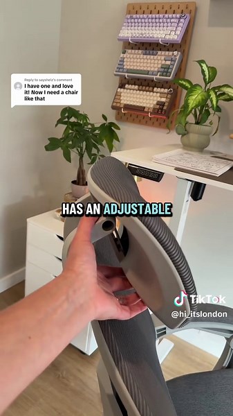 Replying to @sayshelz hopefully this helps, love that I can sit in so many ways with this office chair . . . #officechair #ergonomicchair #deskchair #desksetup #computerchair