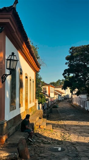 O que fazer em Tiradentes on Instagram: "Tiradentes é aquele destino que a gente visita uma vez… e já quer voltar. 📍 Casinhas coloniais, pôr do sol no Alto São Francisco, igrejas históricas, cantinhos escondidos e sabores que só quem vem sente. Se você está planejando uma viagem pra Tiradentes ou salvando destino pra um fim de semana especial, esse vídeo é pra você! 💛 O que você vai encontrar aqui: • lugares imperdíveis pra conhecer • experiências que só Tiradentes oferece • aquele clima acolh