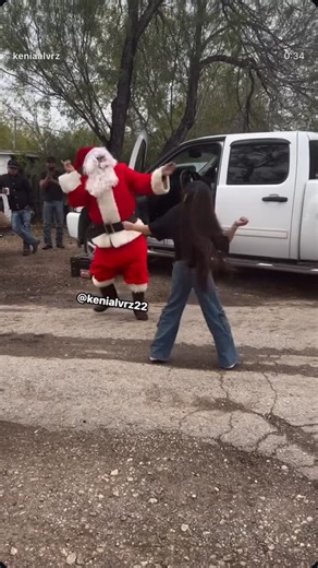 Kings Del Wepa AB on Instagram: "Santa 🎅 WEPA 🔥🔥😍#kingsdelwepa #fyp #pasosprohibidos #MovimientoWepa Paquito Wepa y Edith Sumiko"