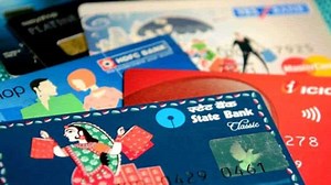 SBI कस्टमर्स! आपके डेबिट कार्ड पर मिलती हैं कई ऑनलाइन सर्विसेज़, क्या आपको पता भी हैं? | Zee Business