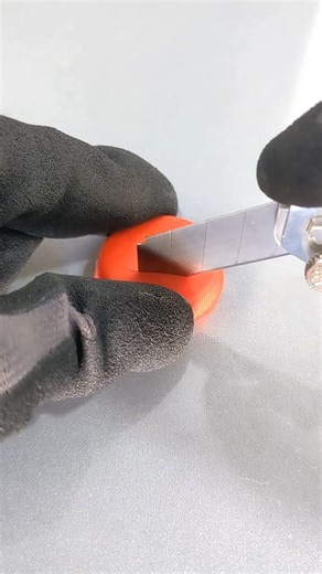 Diy Tips .0 | This Paper Cutter Hack Turns a Bottle Cap into a Sharp Tool 😯 #tipsandtricks #reels #tooltips #diy #woodworking | Instagram
