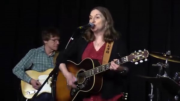 18 Wheels and a dozen roses. Ruth Manning doing a fine job on this Kathy Mattea song,helped out by The Acadians. From the Acadia Hall Country Show held on March 17/2024 at Acadia Hall on 650 Sackville Dr in Lwr.Sackville ,Nova Scotia. This is a monthly show that runs from Sept--June. Todays guests were Ruth Manning, Mort Lohnes, Pamela and Raymond Gray ,and newcomer Brad MacDonald. The band is The Acadians,who are made up of Kenny Farrell.Bob MacDonald, Scott Redden and Bob Gerard. The host is W